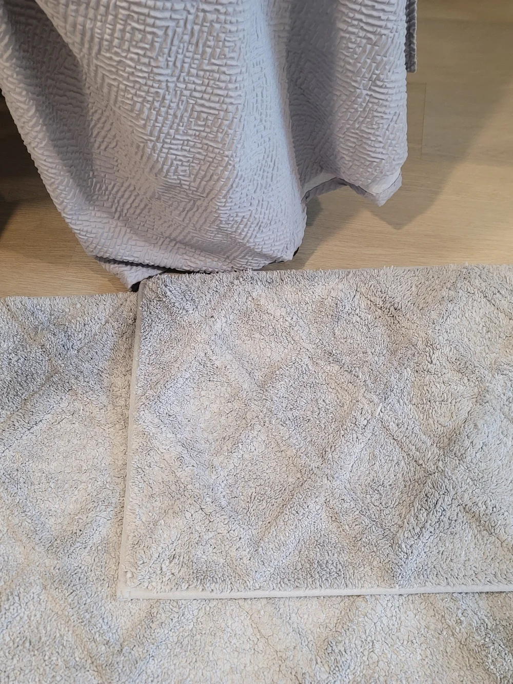 $14 FIRM FIRM- Bundle Of 3-Soft Gray Shower Curtain 2 pc Bath Rug Set